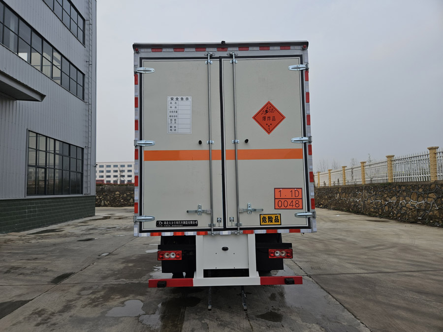 大力牌DLQ5128XQYBJ6爆破器材運(yùn)輸車公告圖片