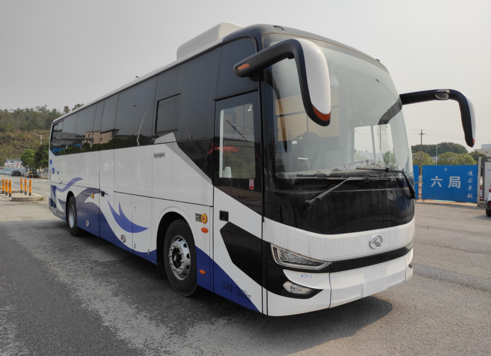 AKH5167XYL228型醫(yī)療車圖片