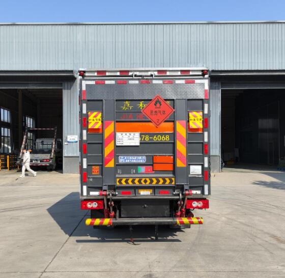 程力威牌CLW5041XRQBFB易燃?xì)怏w廂式運輸車公告圖片