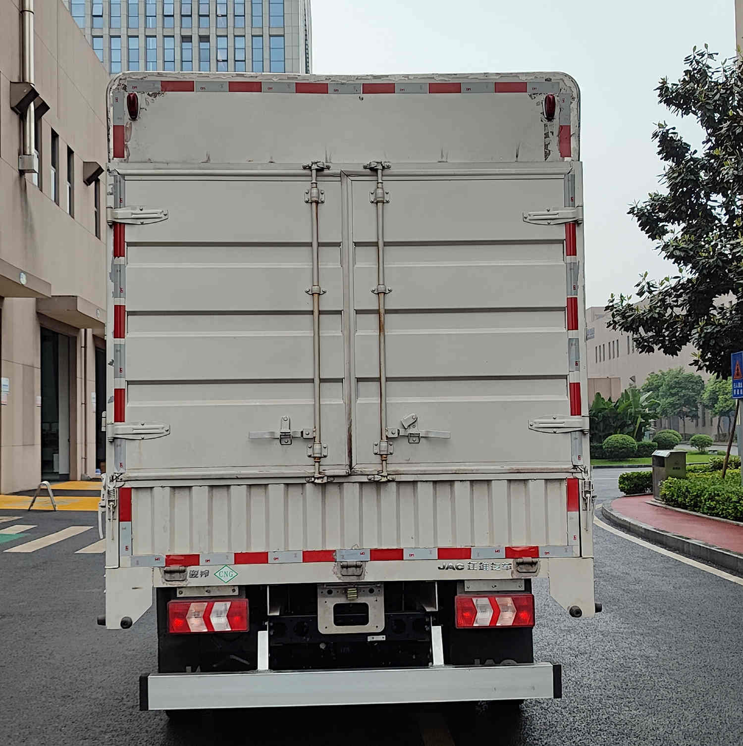 江淮牌HFC5045CCYP32N3C7NS倉柵式運(yùn)輸車公告圖片