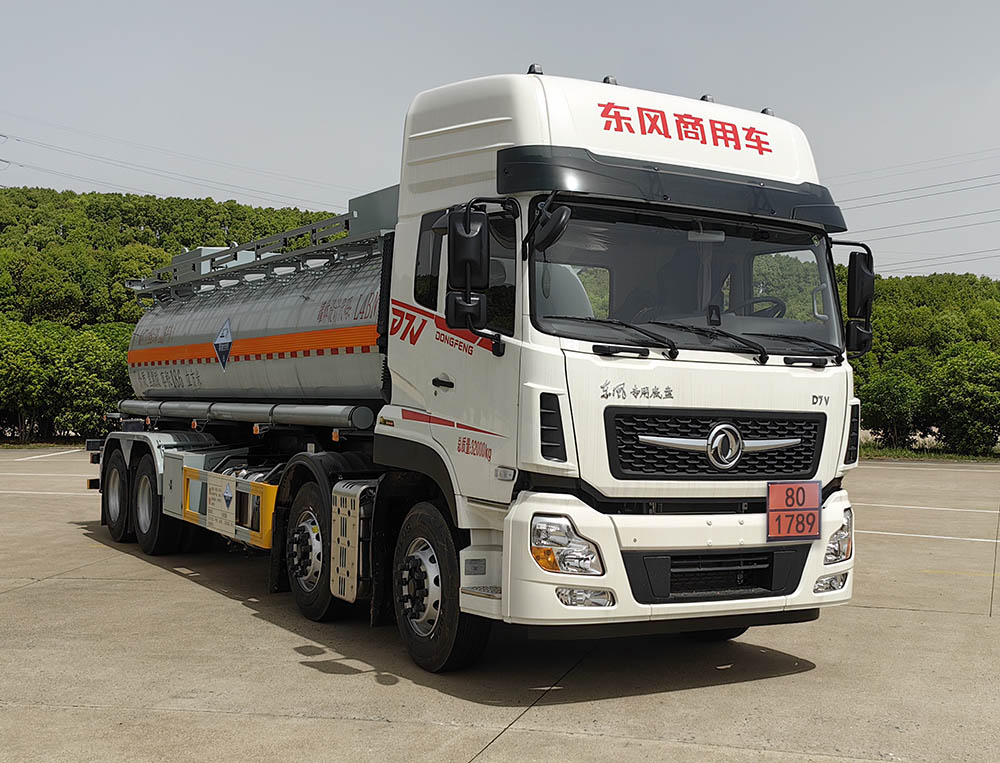 CSC5321GFWDF6CY型腐蝕性物品罐式運(yùn)輸車圖片