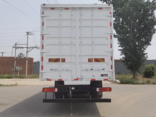 歐曼牌BJ5181XYKL6AKL-01翼開(kāi)啟廂式車(chē)公告圖片