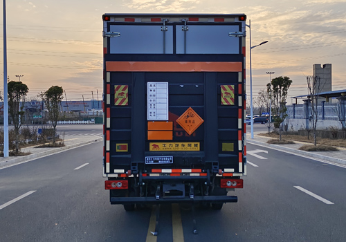 匯力威牌VVV5041XQYBJ6爆破器材運輸車公告圖片