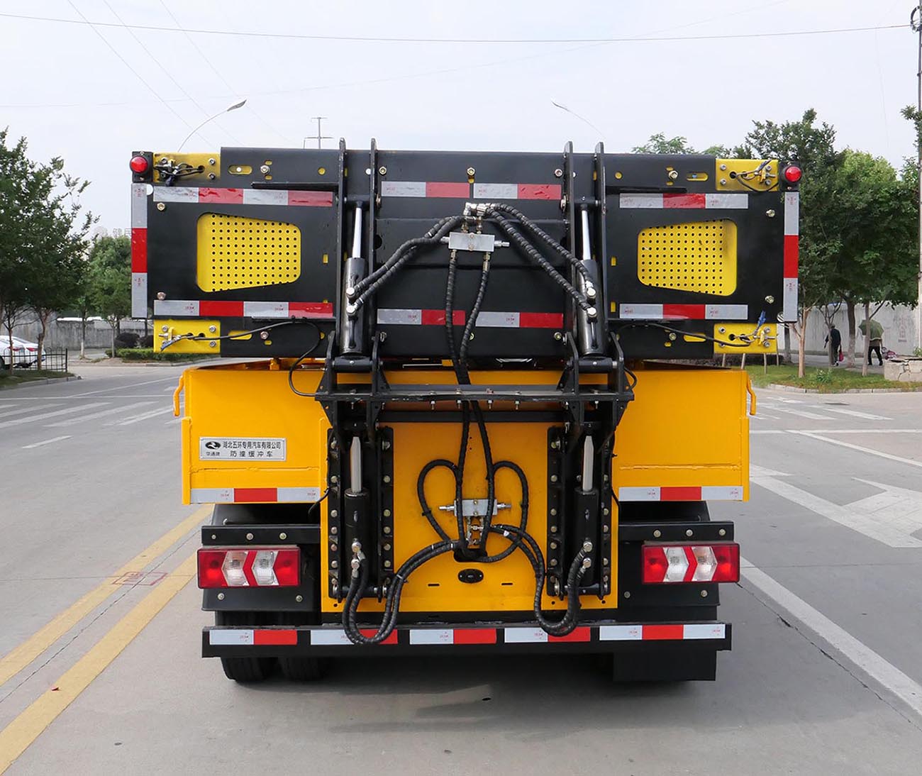 華通牌HCQ5045TFZHFC6防撞緩沖車公告圖片