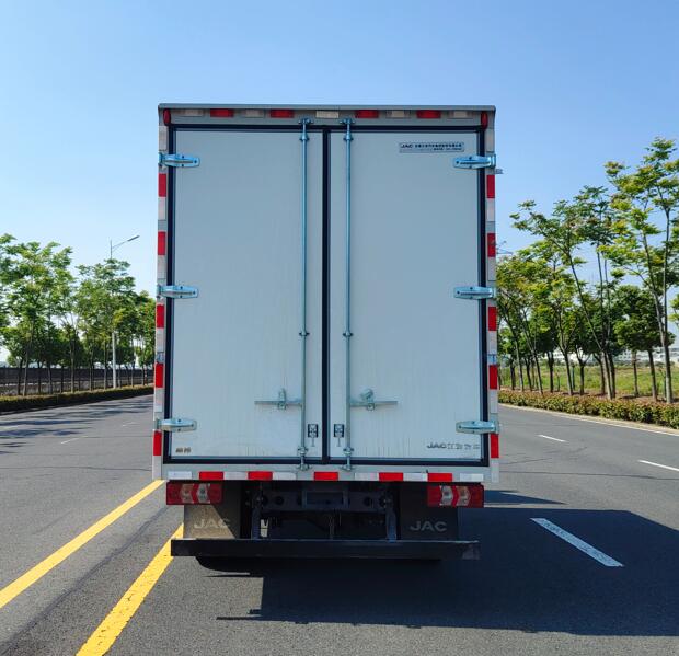 江淮牌HFC5041XXYEV14純電動(dòng)廂式運(yùn)輸車公告圖片