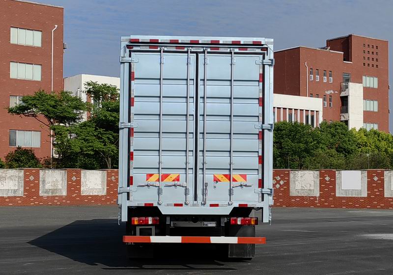 汕德卡牌ZZ5316XYKY466HF1翼開(kāi)啟廂式車(chē)公告圖片