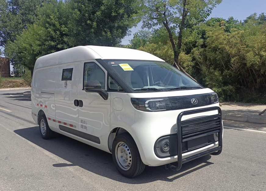 RF5040XYCBEV型純電動(dòng)運(yùn)鈔車圖片