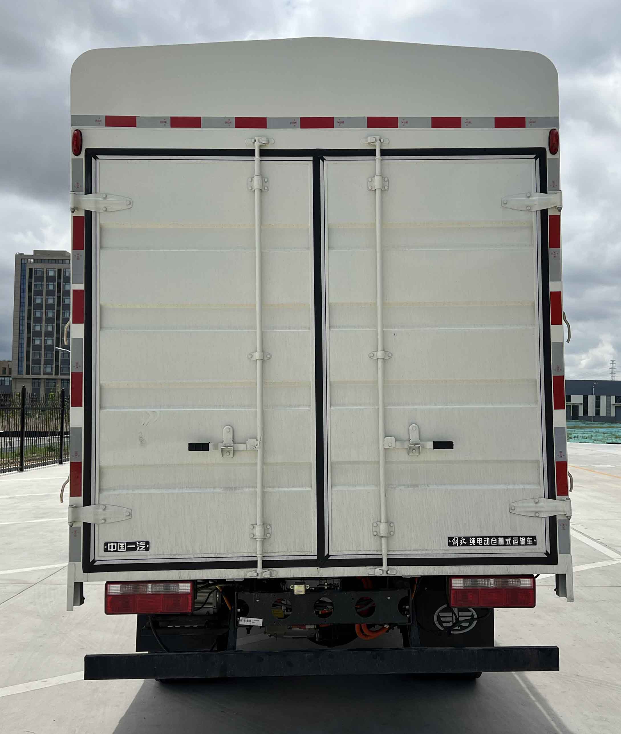 解放牌CA5047CCYP40L2BEVA85純電動倉柵式運輸車公告圖片