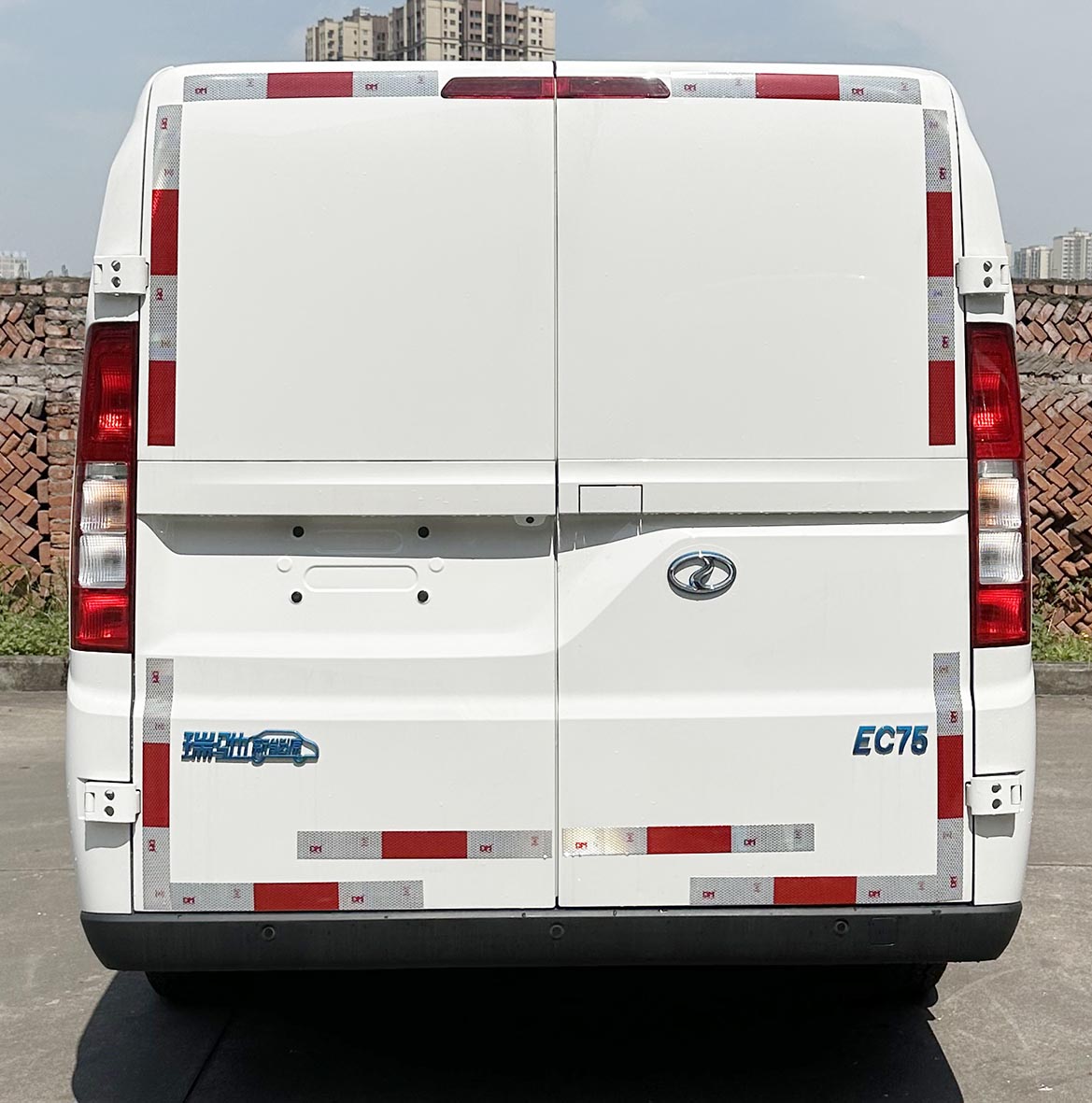 瑞馳牌CRC5030XXYFN6-BEV純電動(dòng)廂式運(yùn)輸車(chē)公告圖片