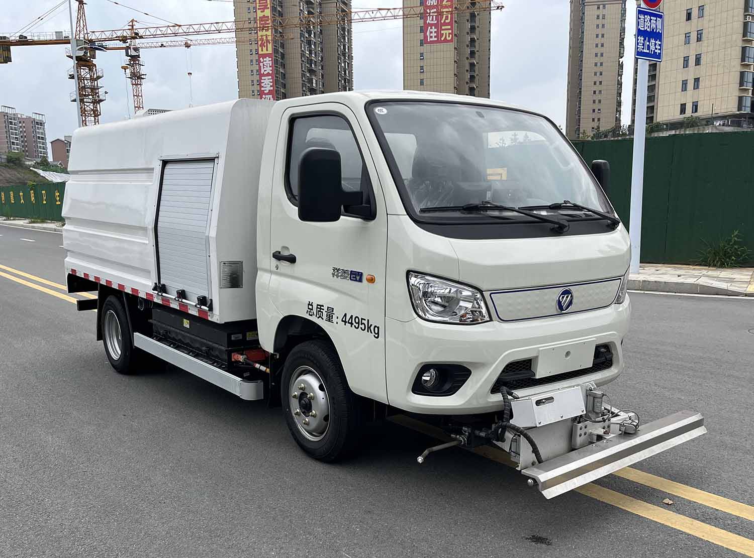 富巖汽車牌HWL5042TYHBEV純電動(dòng)路面養(yǎng)護(hù)車