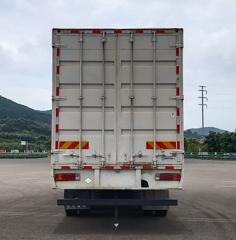 乘龍牌LZ5321XXYH7FM1廂式運(yùn)輸車公告圖片