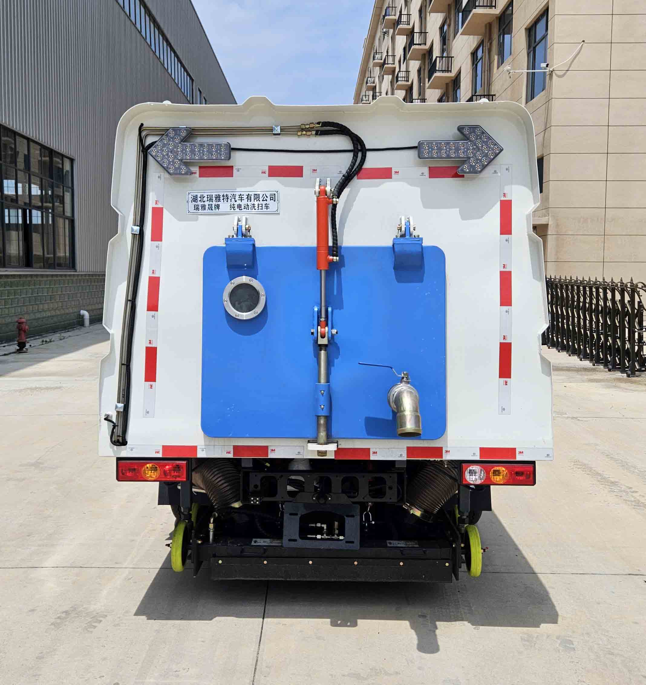 瑞雅晟牌RRR5043TXSBEV純電動洗掃車公告圖片