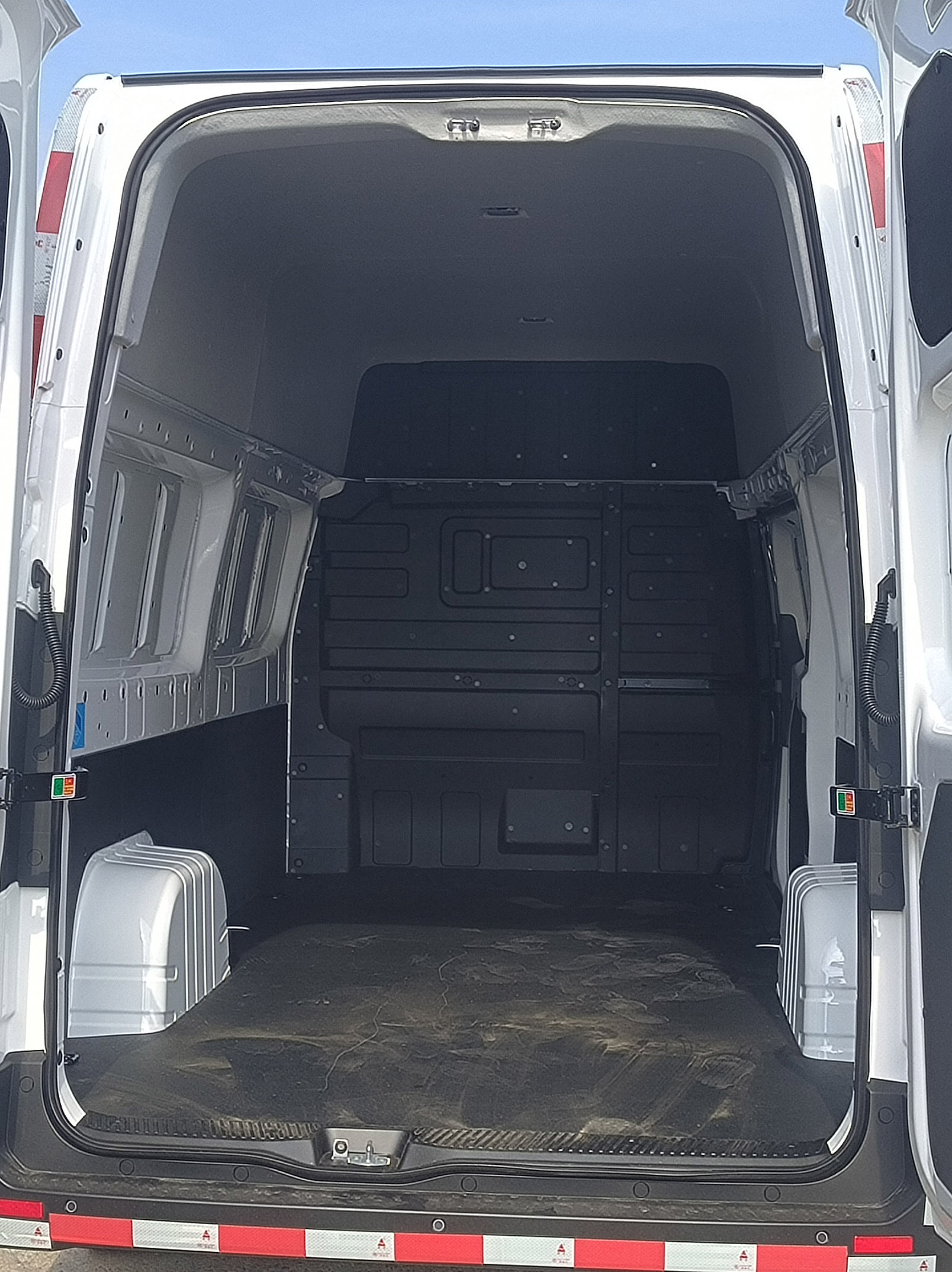 遠(yuǎn)程牌DNC5047XXYBEVGR3純電動(dòng)廂式運(yùn)輸車公告圖片