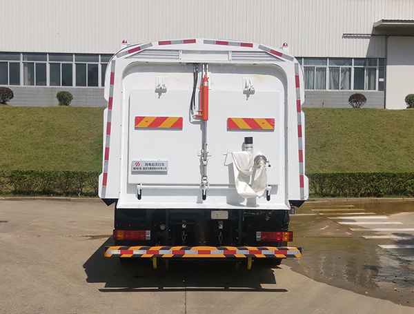 福龍馬牌FLM5181TXSSZBEV純電動(dòng)洗掃車(chē)公告圖片