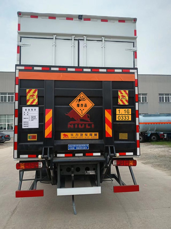 卡特利牌HTT5180XQYZZ6爆破器材運(yùn)輸車公告圖片