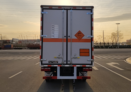 匯力威牌VVV5041XQYCA6爆破器材運(yùn)輸車公告圖片