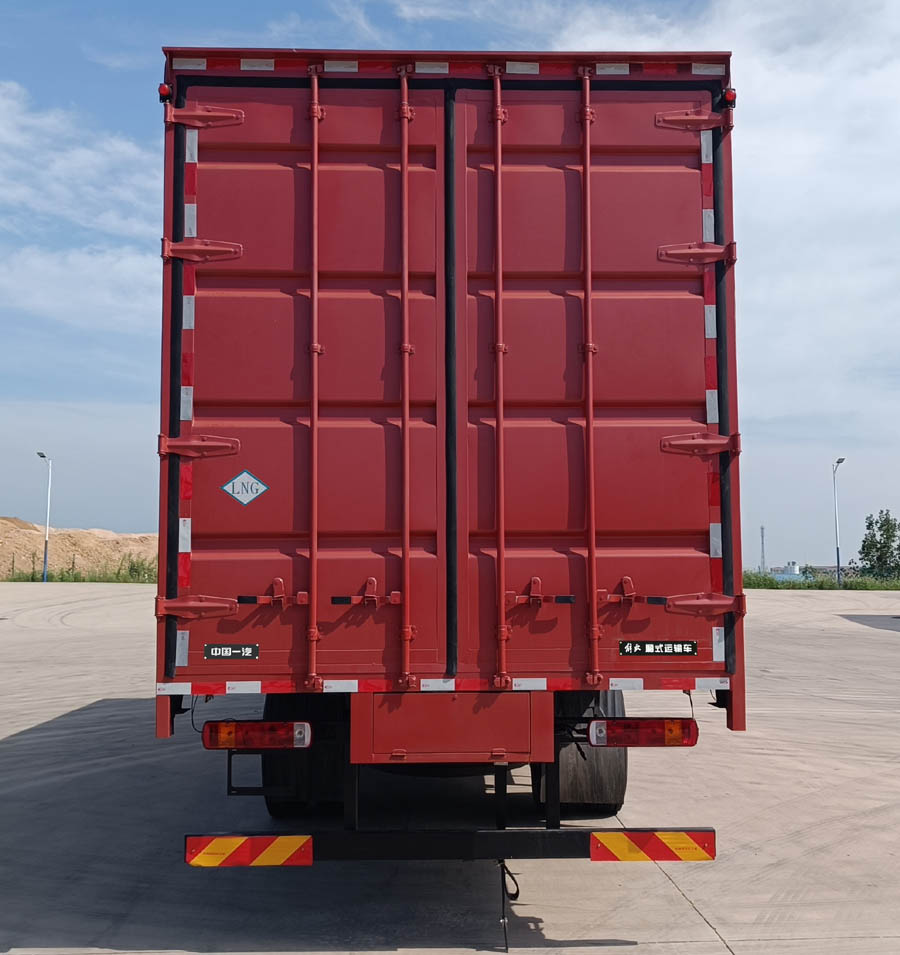 解放牌CA5182XXYP26K8L7NE6A90廂式運(yùn)輸車公告圖片