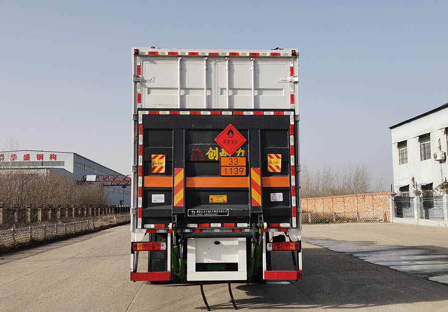 大力牌DLQ5183XRYBJ6易燃液體廂式運(yùn)輸車公告圖片