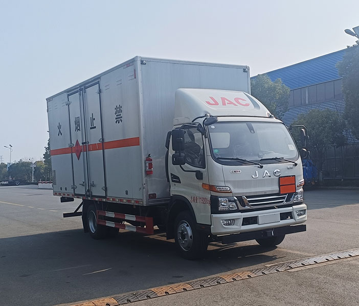 程力牌CL5122XRY6BXW易燃液體廂式運輸車