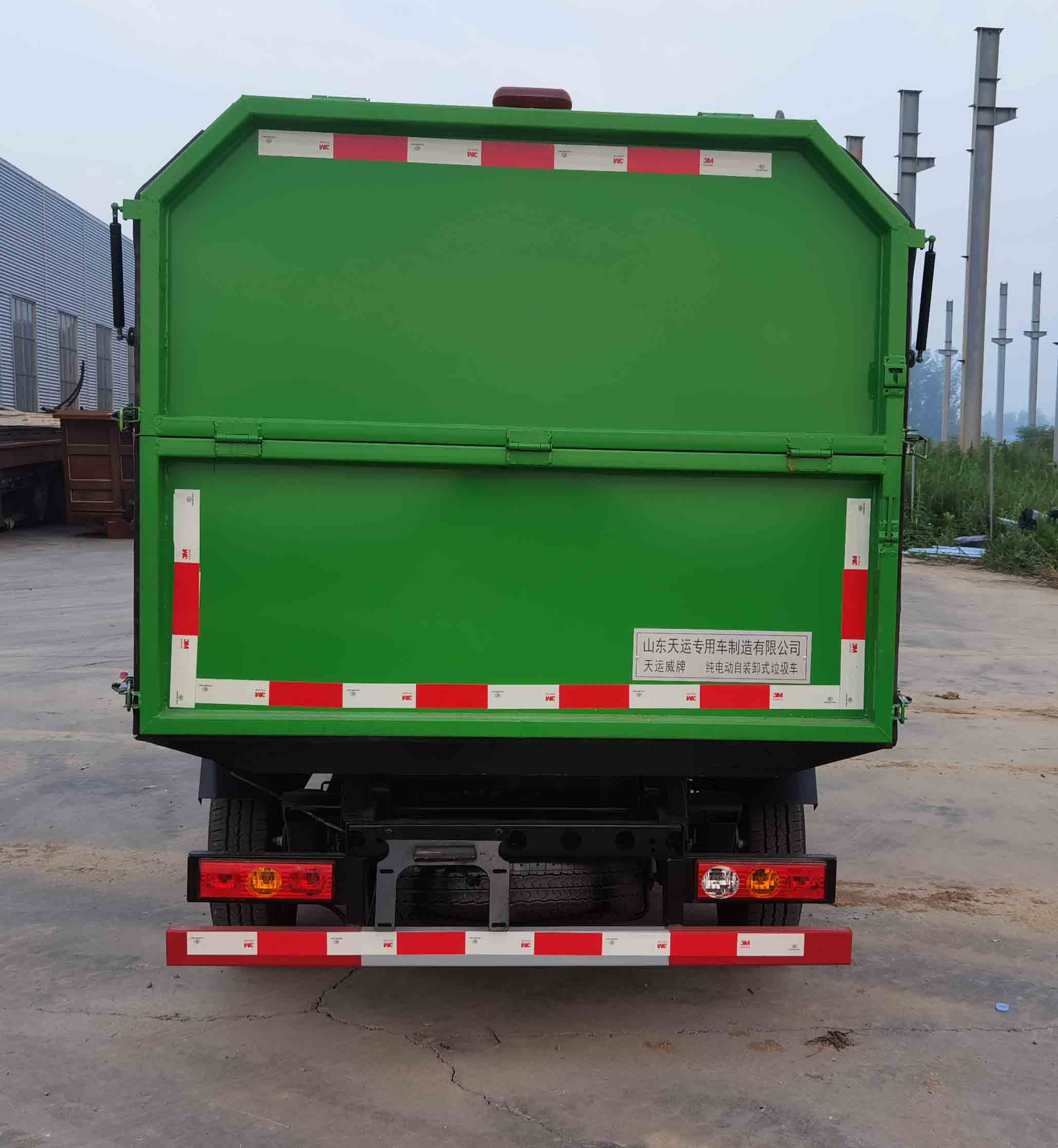 天運(yùn)威牌TYW5031ZZZBBEV純電動自裝卸式垃圾車公告圖片