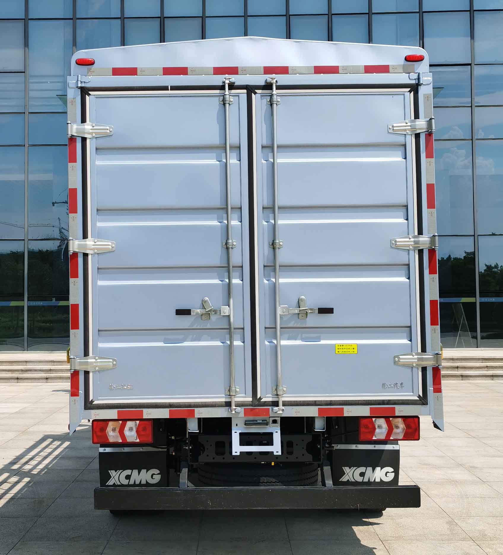 徐工牌XGA5040CCYBEVEA1純電動(dòng)倉(cāng)柵式運(yùn)輸車公告圖片