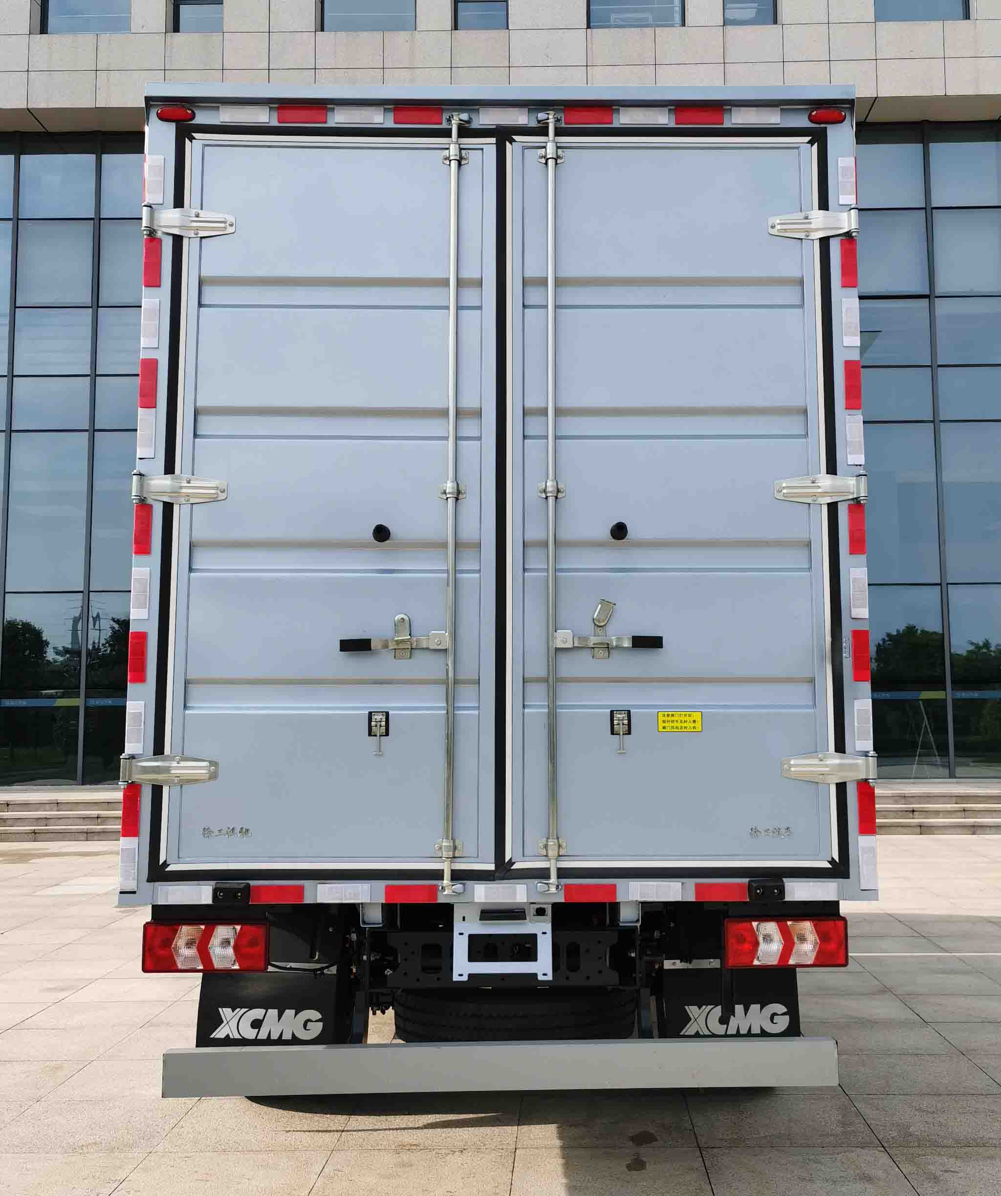 徐工牌XGA5040XXYBEVEA1純電動(dòng)廂式運(yùn)輸車公告圖片