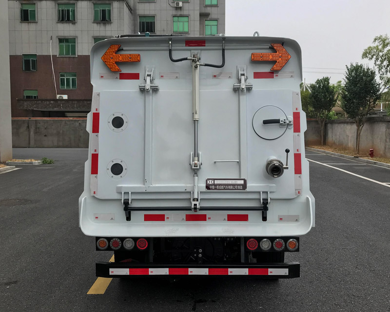 中植汽車(chē)牌CDL5070TSLDFBEV純電動(dòng)掃路車(chē)公告圖片