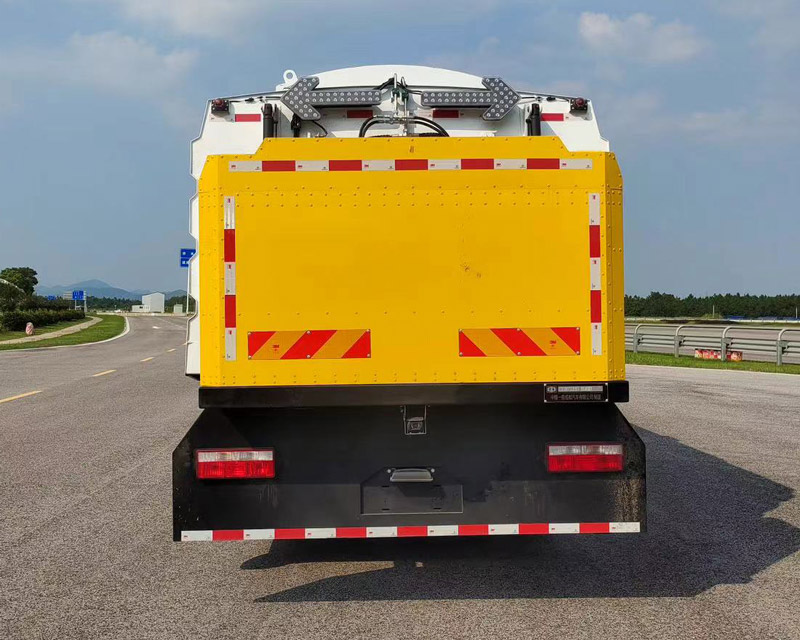 中植汽車牌CDL5180TSLDFBEV純電動(dòng)掃路車公告圖片