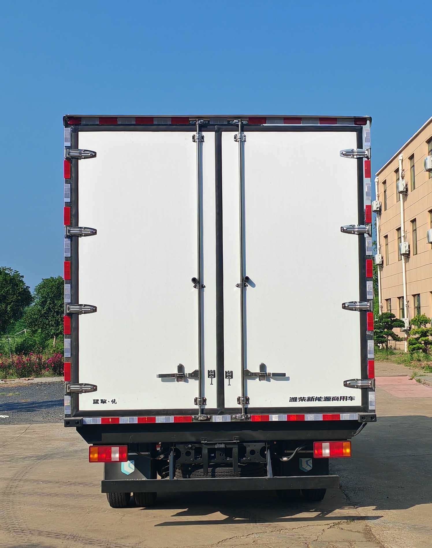 藍(lán)擎牌YTQ5082XLCKFEV341-LQ純電動(dòng)冷藏車公告圖片