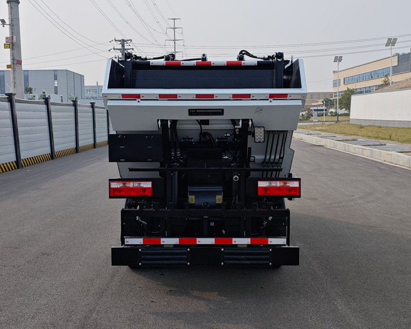 中植汽車牌CDL5040ZZZDFBEV純電動自裝卸式垃圾車公告圖片