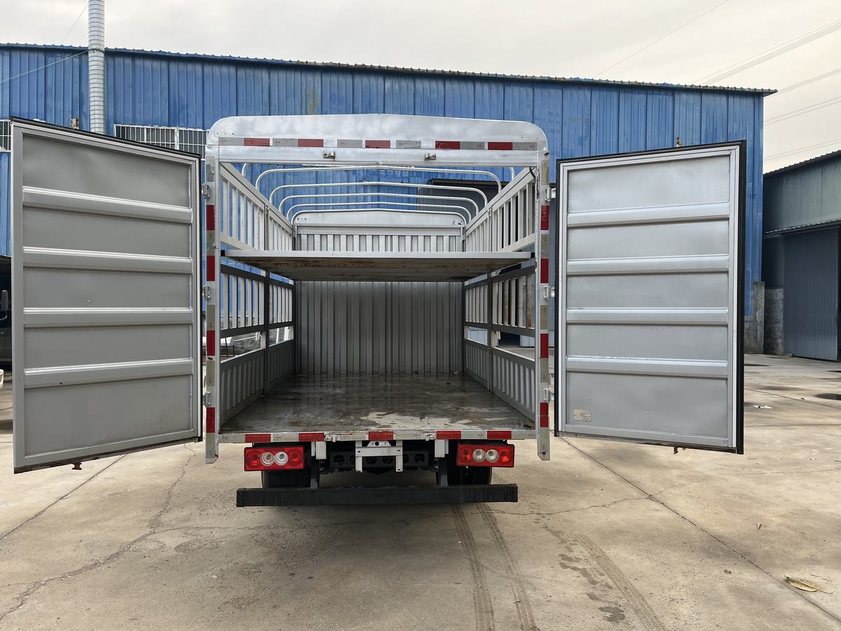 福田牌BJ5044CCY-FM1倉柵式運(yùn)輸車公告圖片