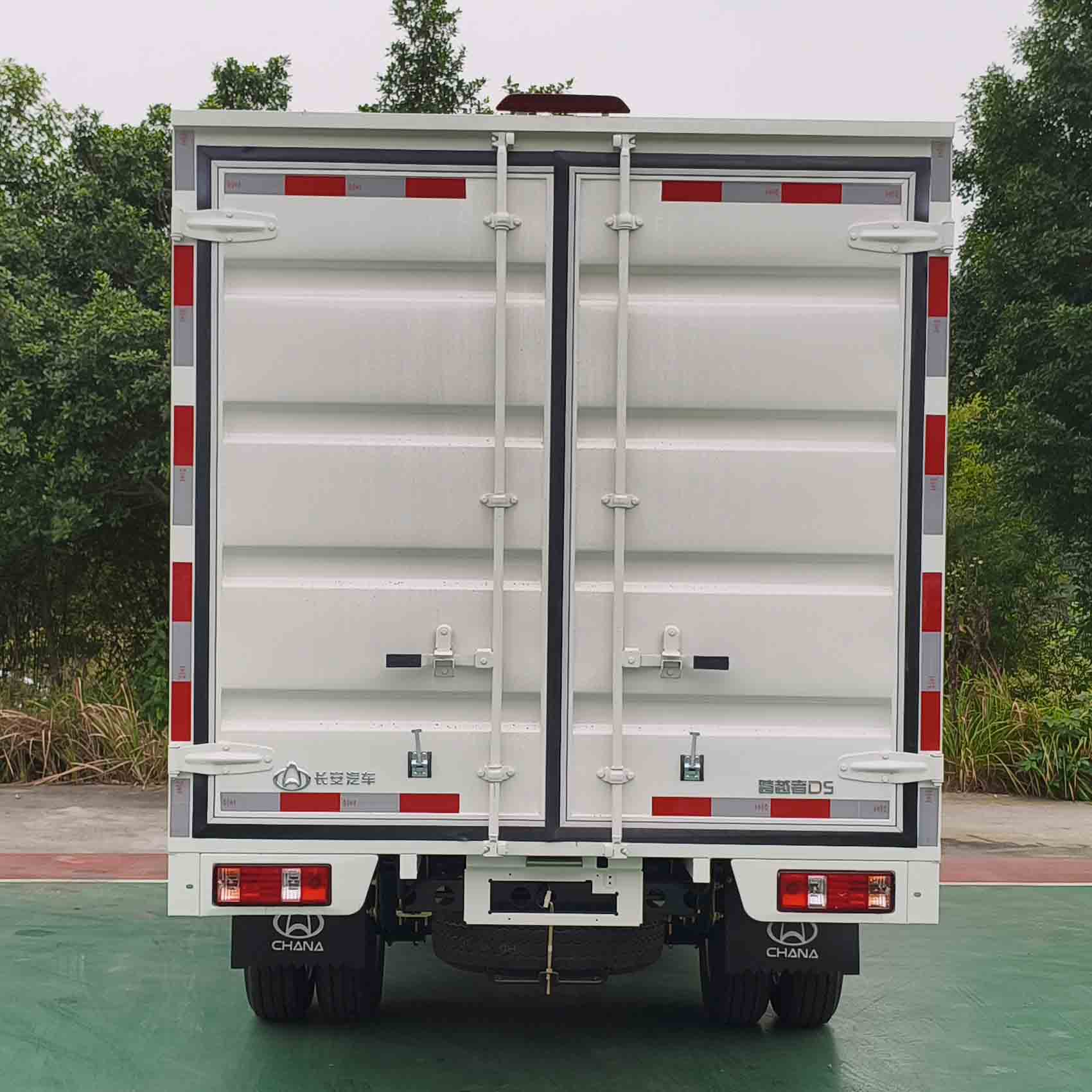 長安牌CKS5032XXYD5FD6B1廂式運(yùn)輸車公告圖片