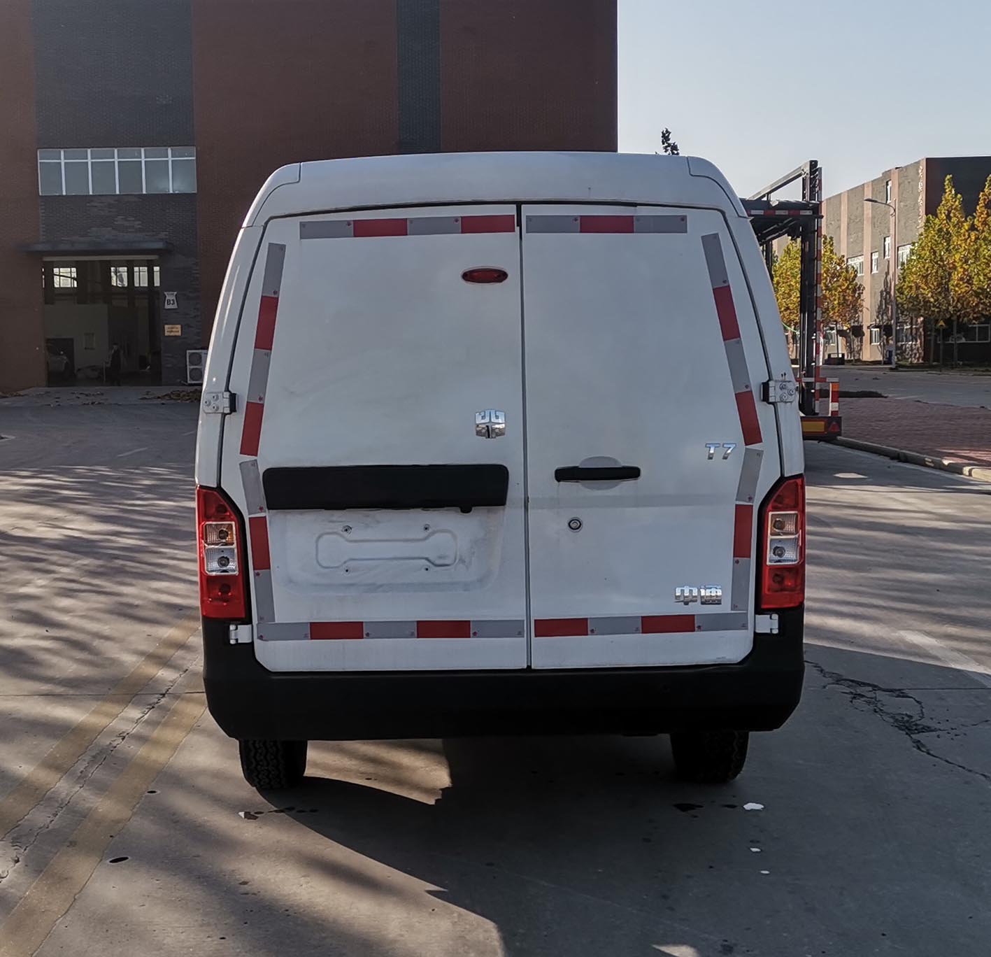 中通牌LCK5039XXYEV純電動(dòng)廂式運(yùn)輸車公告圖片