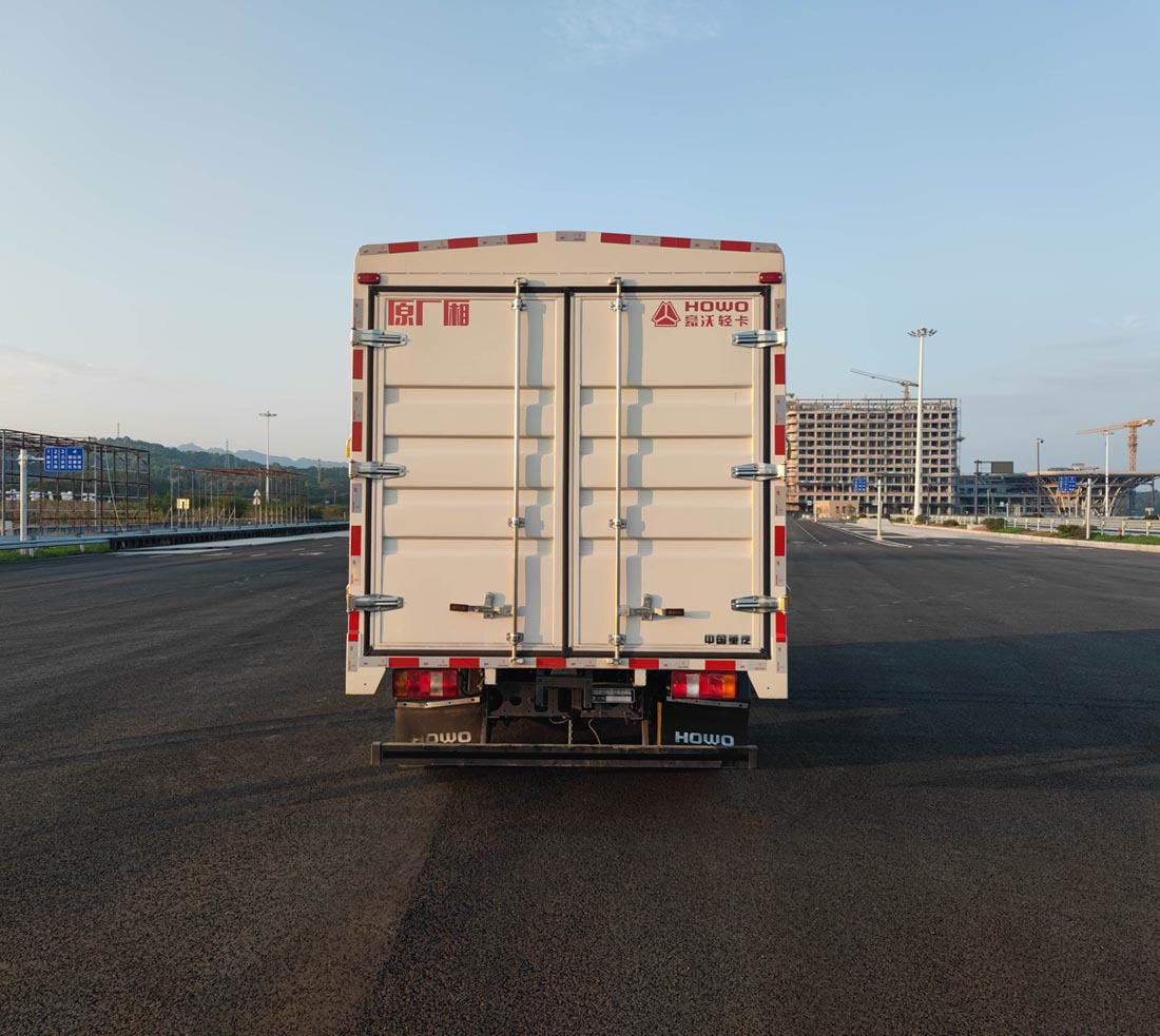 豪沃牌ZZ5047CCYK3414Z145BEVF1純電動(dòng)倉(cāng)柵式運(yùn)輸車公告圖片