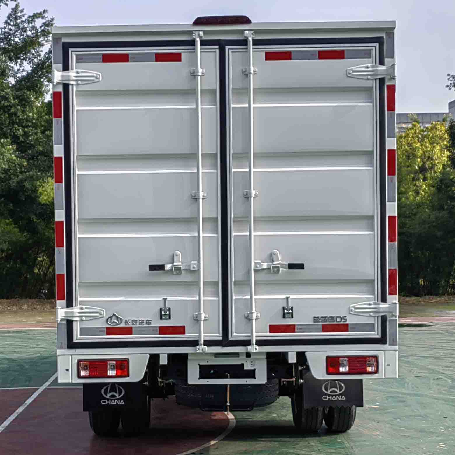 長安牌CKS5032XXYD5FW6B1廂式運輸車公告圖片