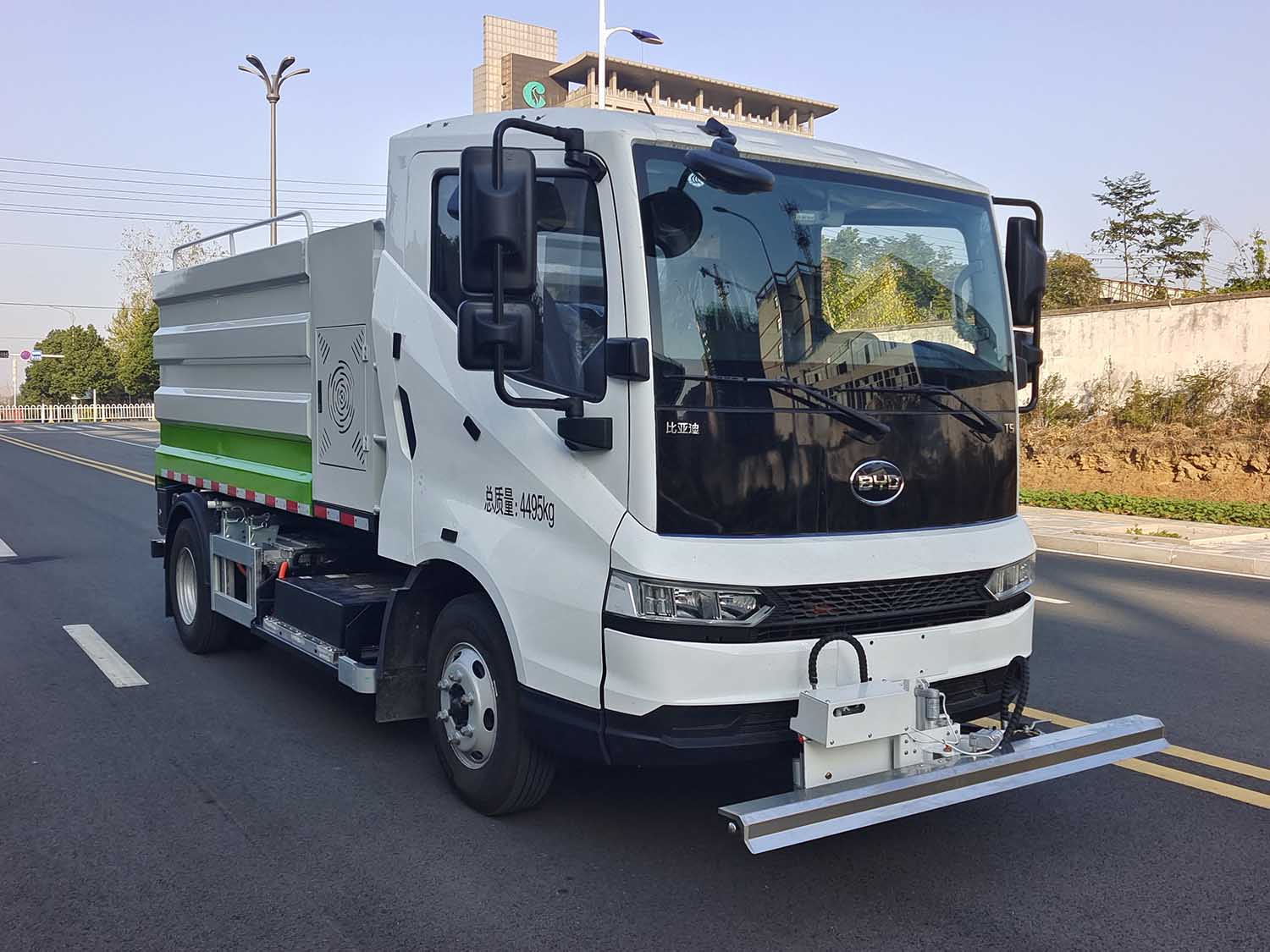 富巖汽車牌HWL5043TYHBEV純電動(dòng)路面養(yǎng)護(hù)車公告圖片