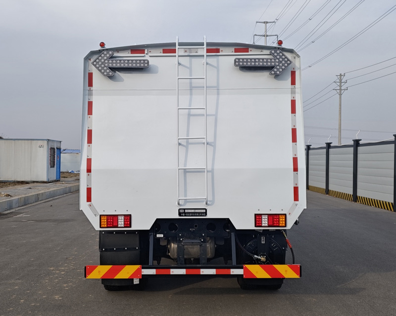 中植汽車牌CDL5120GQXSHBEV純電動護欄清洗車公告圖片