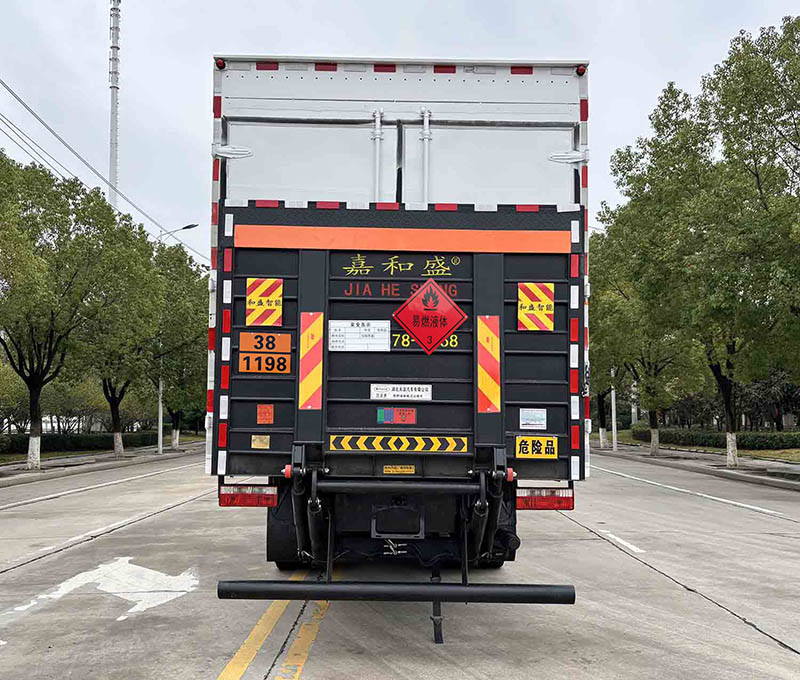 日途牌HTY5180XRYEQ6易燃液體廂式運(yùn)輸車公告圖片