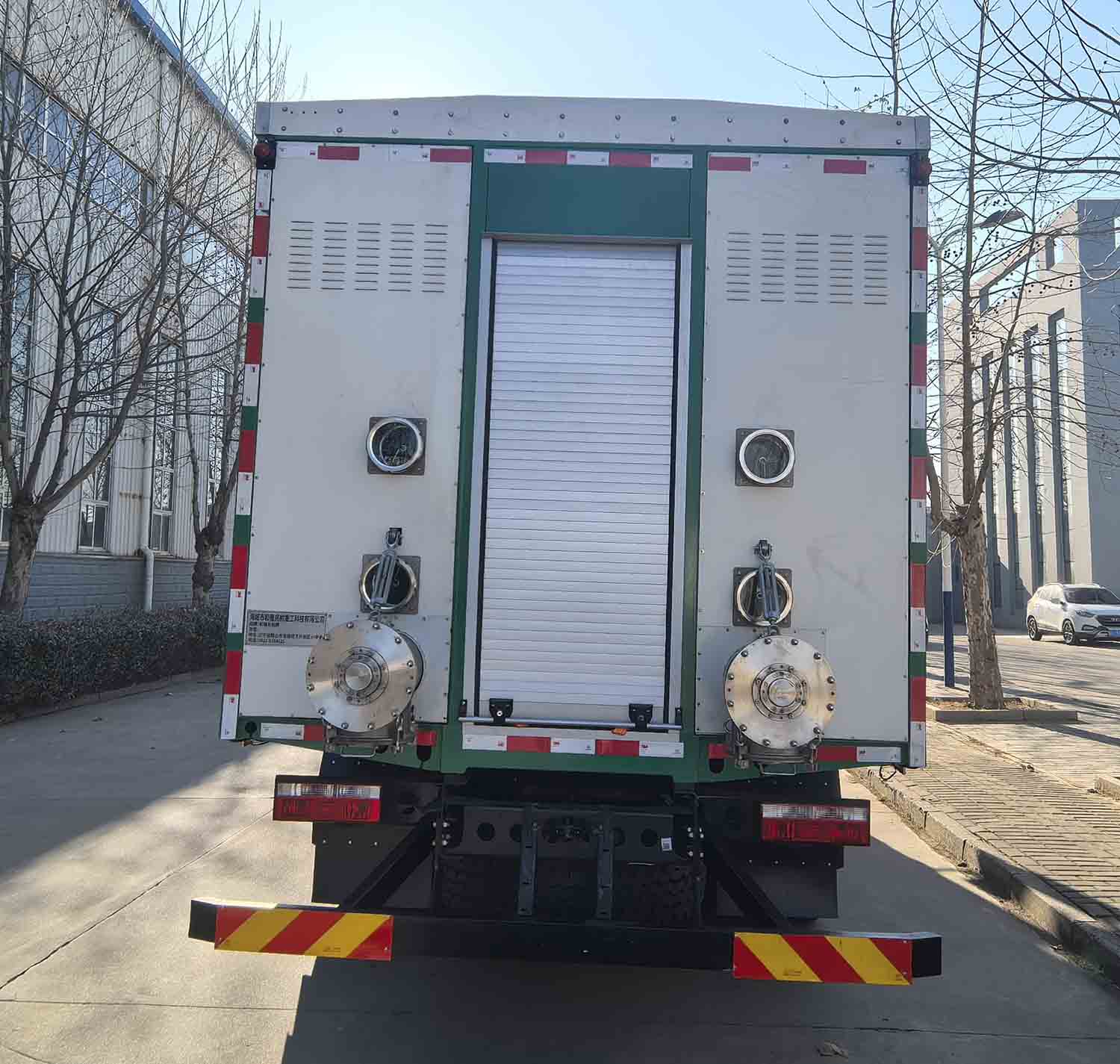 和隆兆帕牌LZP5180TCA餐廚垃圾車公告圖片