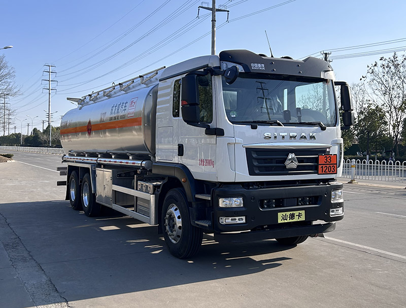 CLQ5263GYY6ZZA型鋁合金運(yùn)油車(chē)圖片