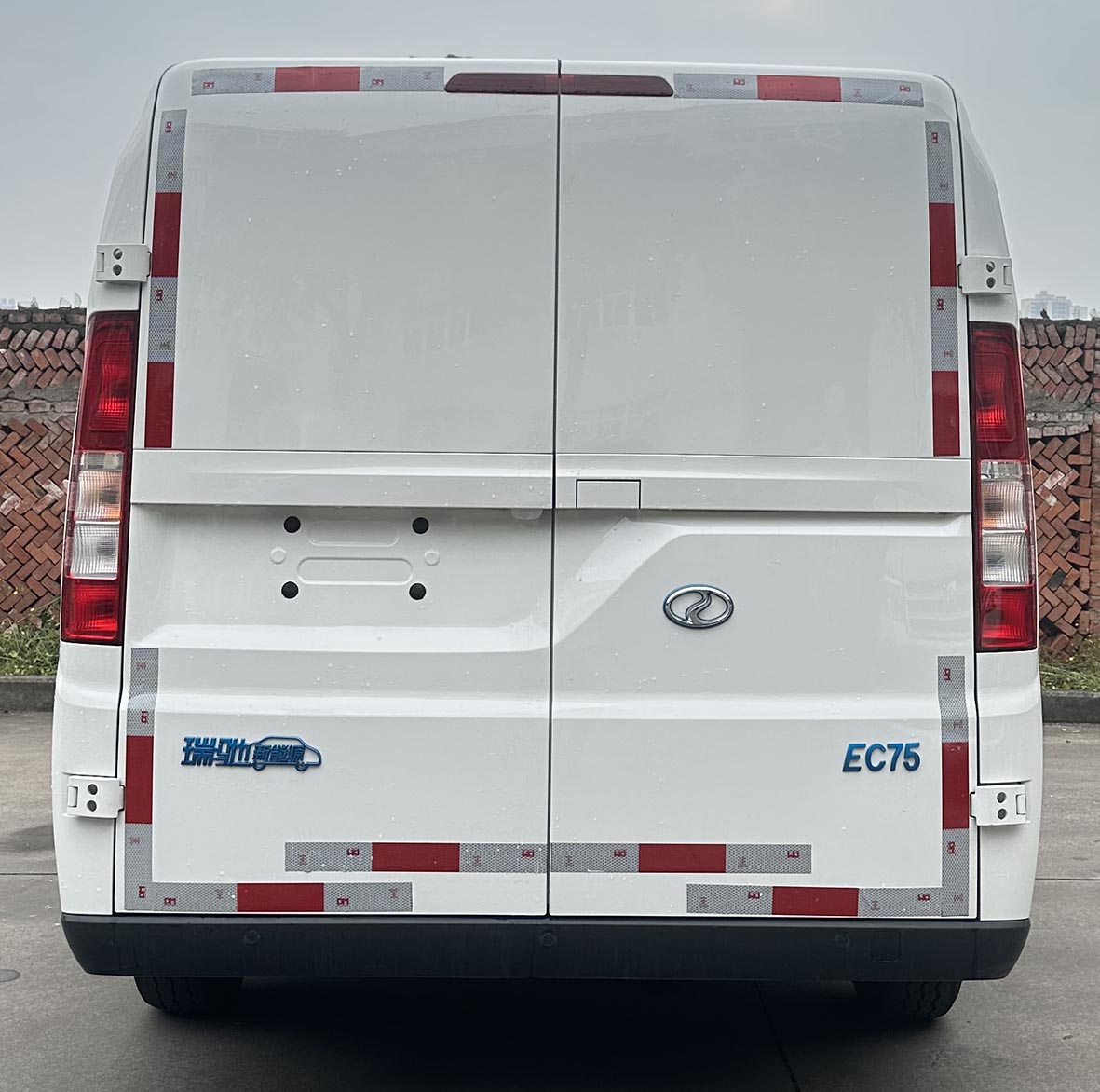 瑞馳牌CRC5030XXYFN8-BEV純電動廂式運輸車公告圖片