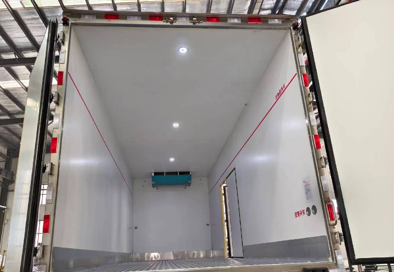 綠茵福達(dá)牌LFD5180XLCZZ6冷藏車公告圖片