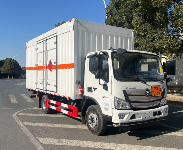 專威牌HTW5101XRQBJ6易燃?xì)怏w廂式運(yùn)輸車