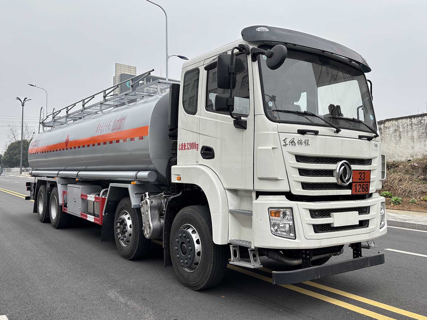 卡特利牌HTT5321GRYSZ6易燃液體罐式運(yùn)輸車