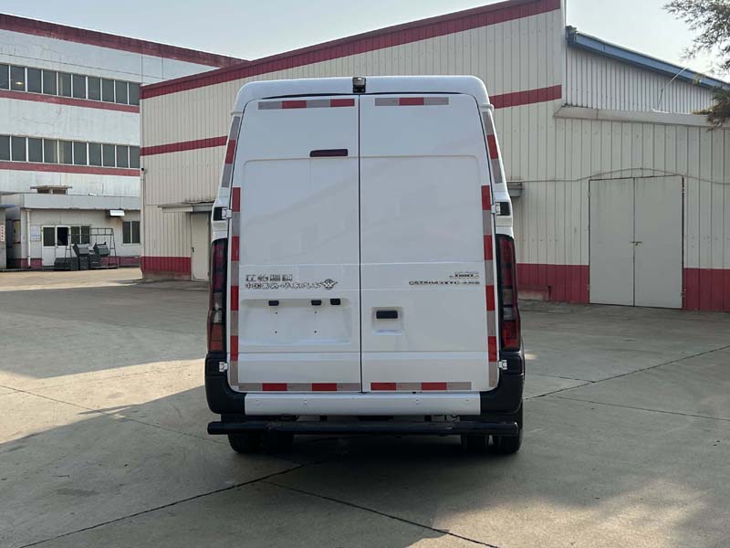 華東牌CSZ5042XYC-AMB運(yùn)鈔車(chē)公告圖片