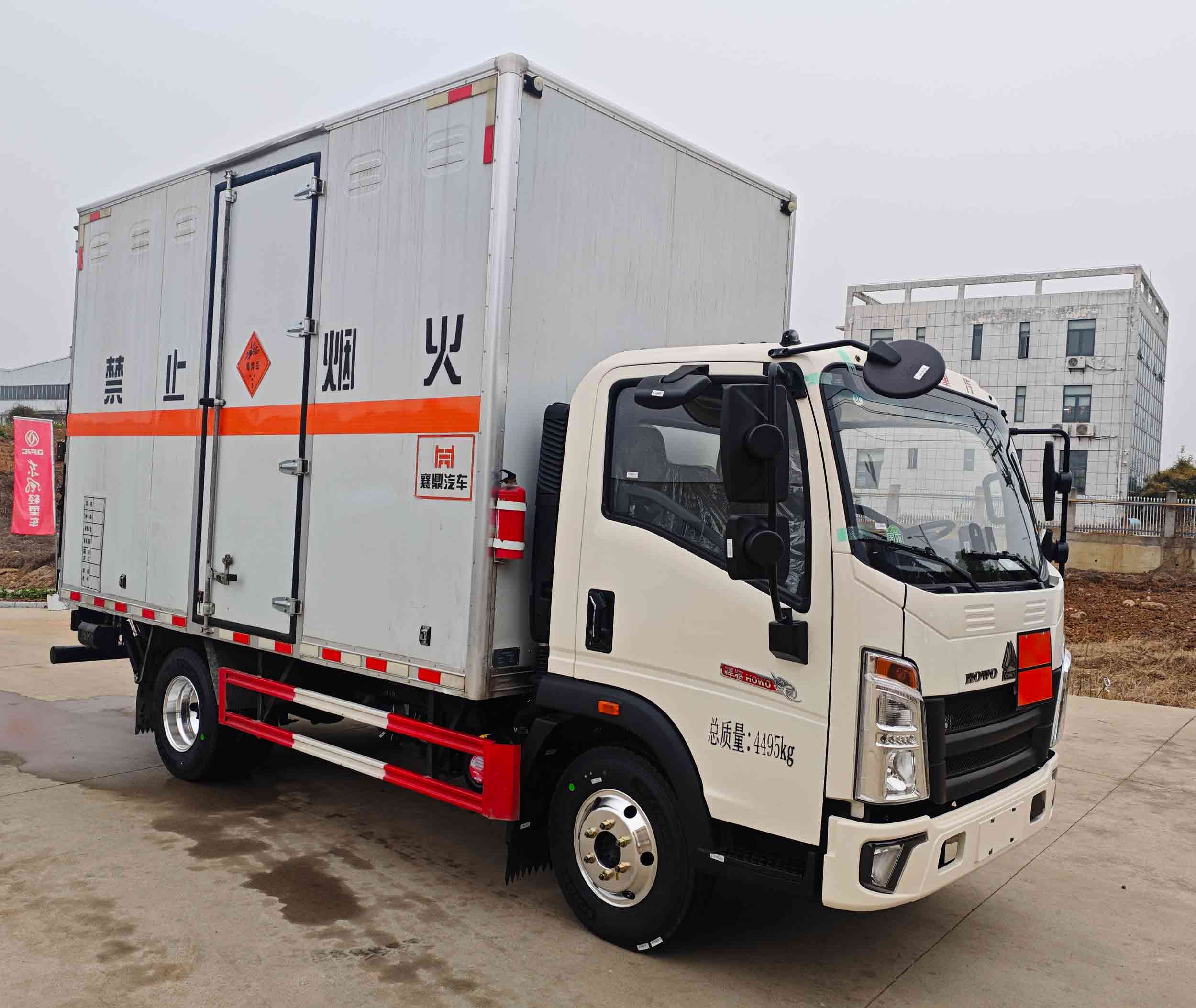 襄鑫鼎牌XDV5040XQYZZ6爆破器材運(yùn)輸車