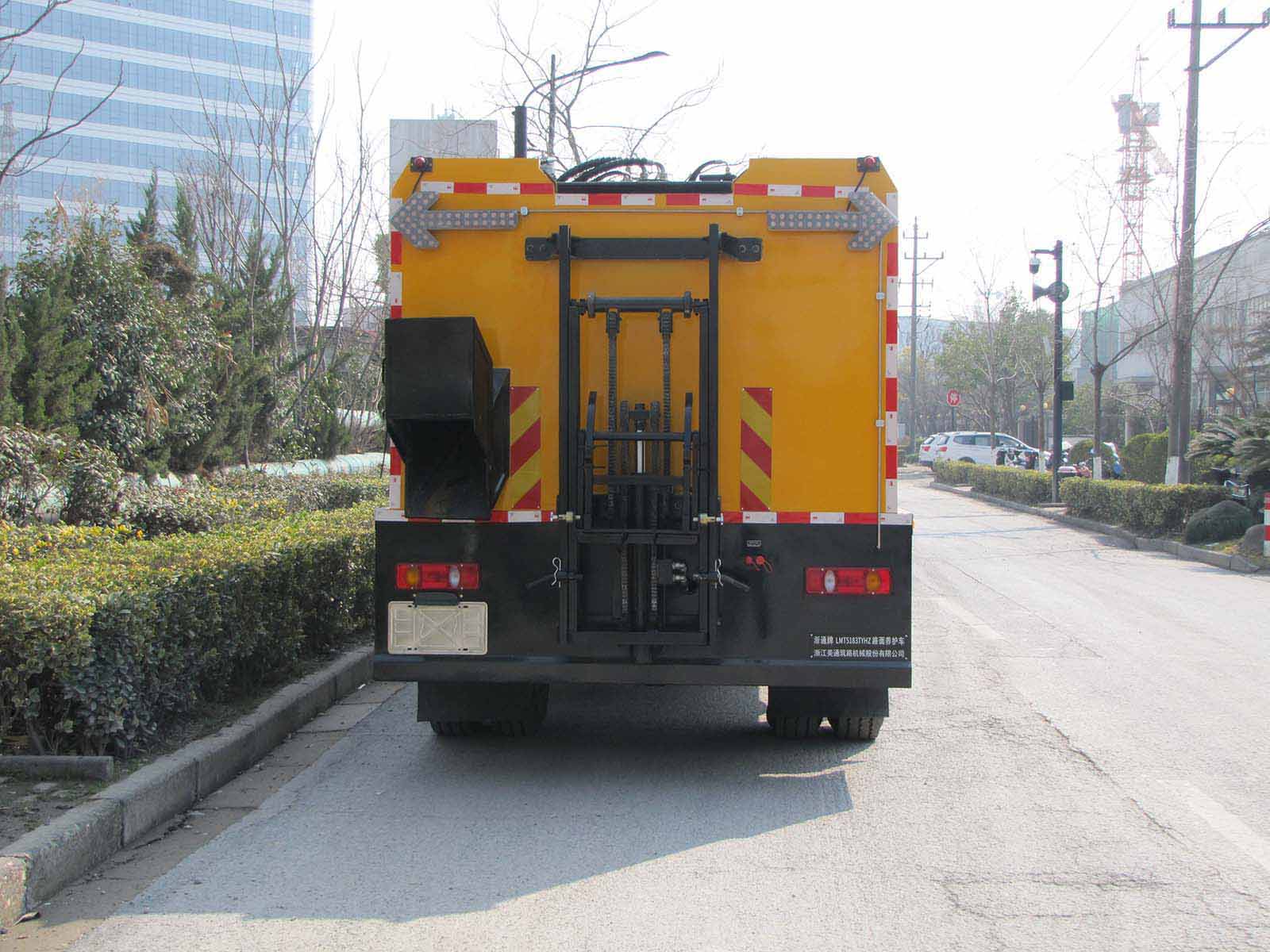 浙通牌LMT5183TYHZ路面養(yǎng)護(hù)車公告圖片