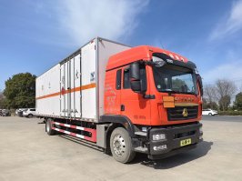 华威驰乐牌SGZ5180XRYZZ6C5易燃液体厢式运输车