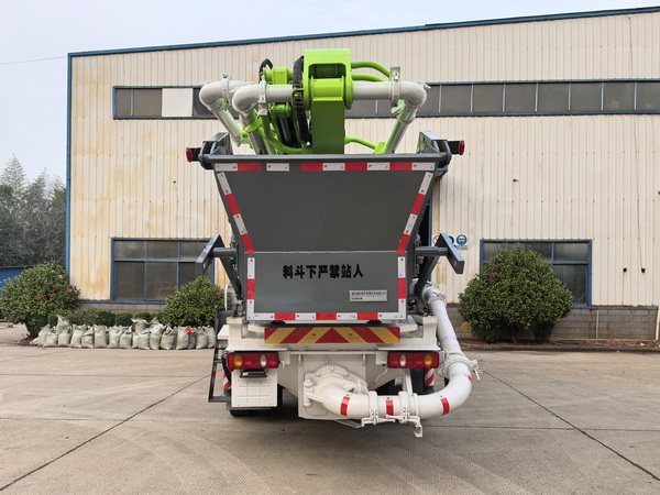 長興德龍牌ZZZ5186THBDF6混凝土泵車公告圖片