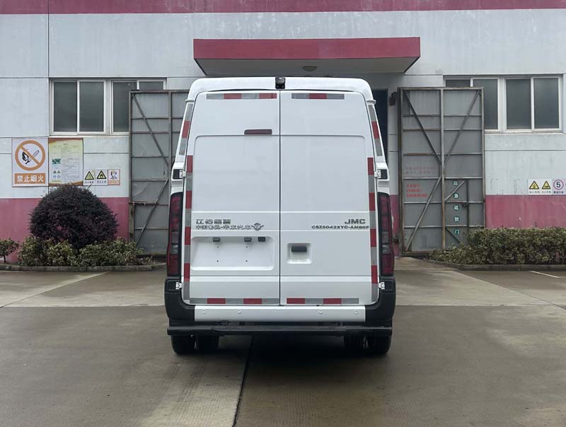 華東牌CSZ5042XYC-AMB6F運(yùn)鈔車(chē)公告圖片